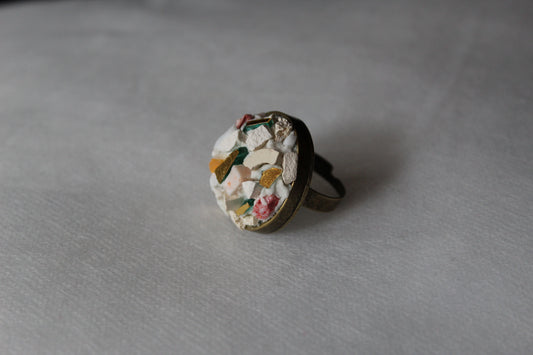 White micromosaic ring with Venetian enamels on a brass base, ø 3 cm, adjustable, hypoallergenic