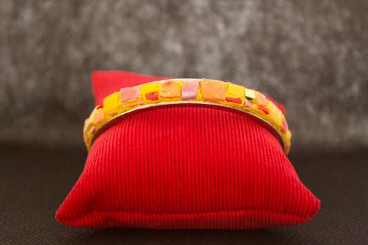 Bracciale rigido ø 6 cm in micromosaico con smalti veneziani, smalti ceramicati gialli /arancio-rosa e smalti d'oro puro su base in acciaio inox anallergico