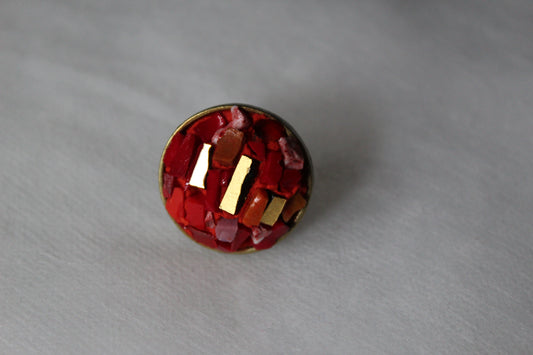 Anello in micromosaico rosso con smalti veneziani su base in ottone anallergico ø 3 cm regolabile