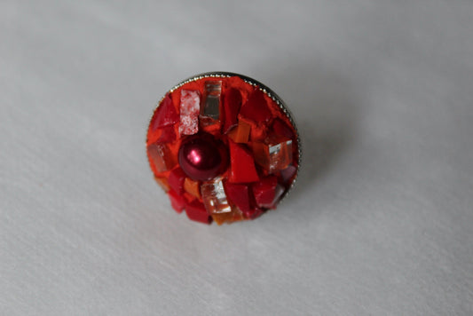 Anello in micromosaico rosso con specchietti vista laterale sinistra