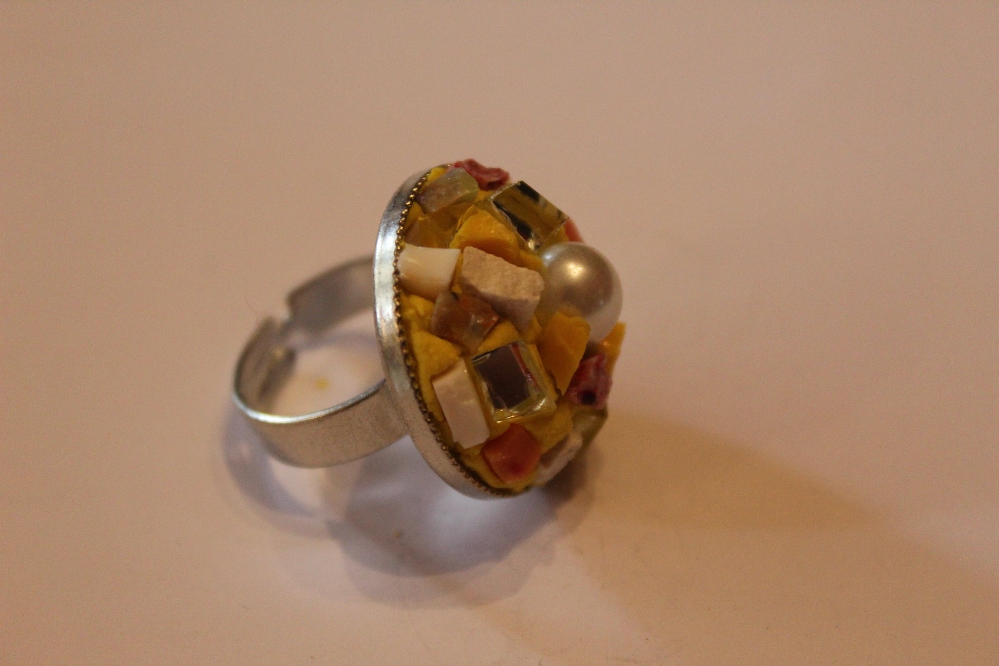 Anello "Vulcano Giallo" vista laterale destra